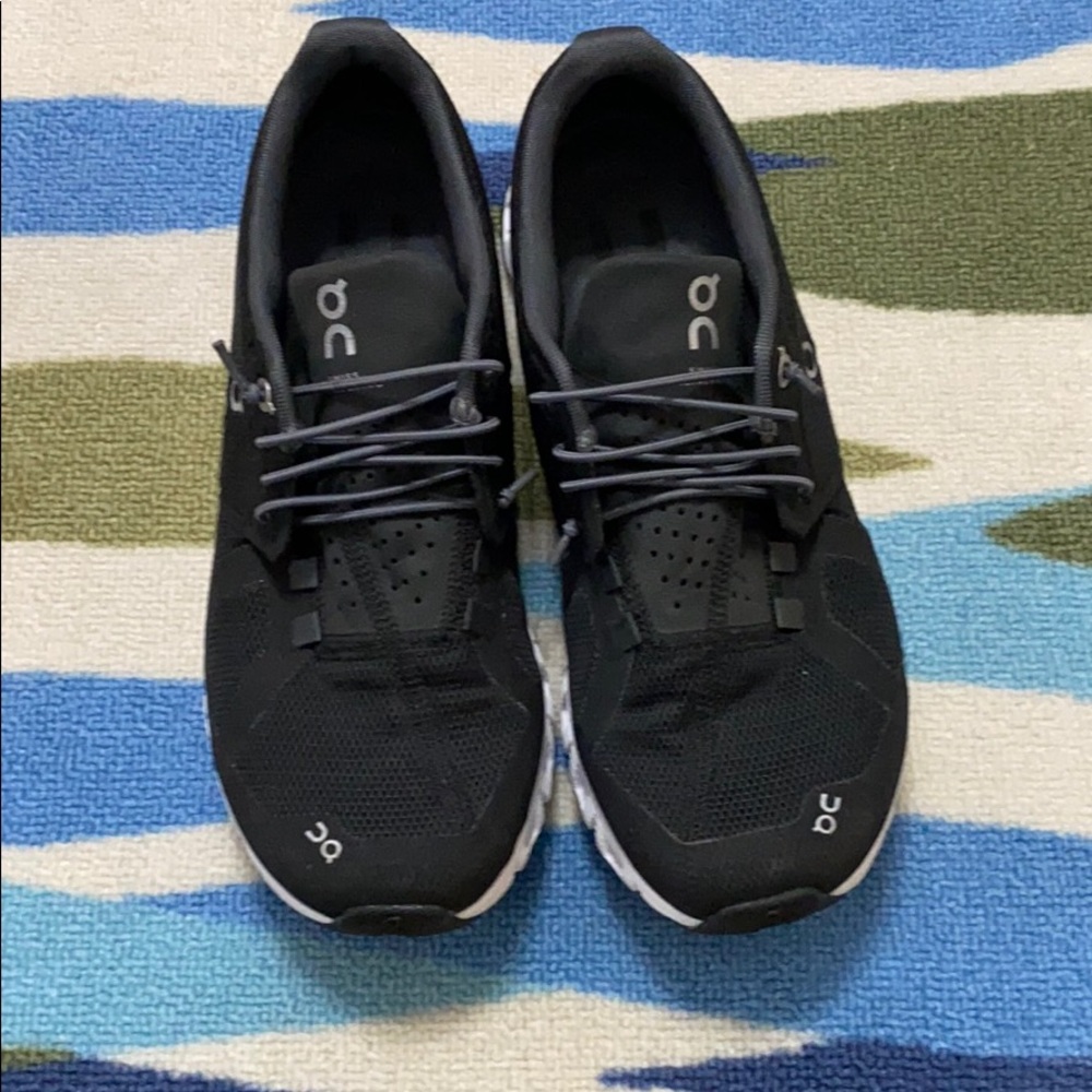 ON RUNNING Cloud Shoes - SIZE 8